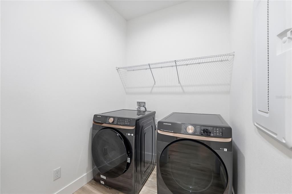 En Venta: $779,000 (5 camas, 3 baños, 2621 Pies cuadrados)