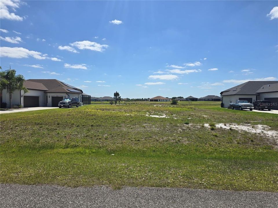待售: $199,000 (0.60 acres)