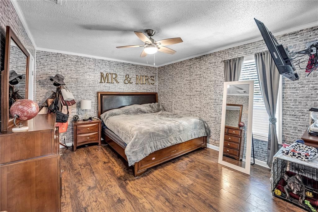 Activo con contrato: $294,900 (4 camas, 2 baños, 1715 Pies cuadrados)