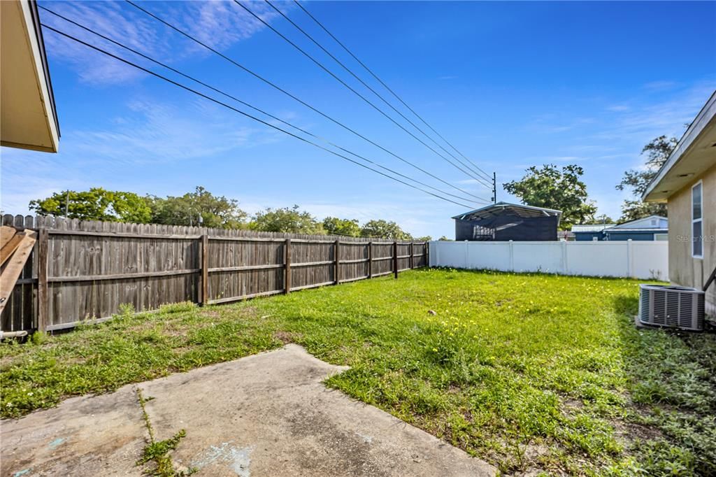 Activo con contrato: $294,900 (4 camas, 2 baños, 1715 Pies cuadrados)