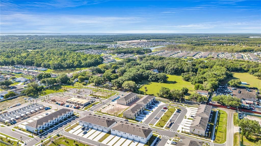 Activo con contrato: $294,900 (4 camas, 2 baños, 1715 Pies cuadrados)