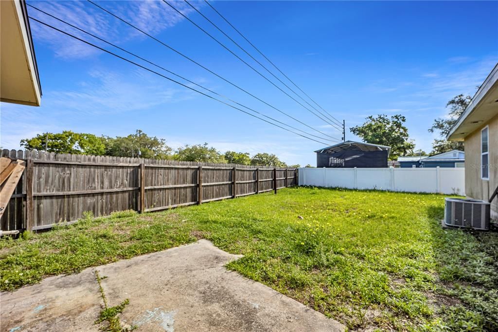 Activo con contrato: $294,900 (4 camas, 2 baños, 1715 Pies cuadrados)