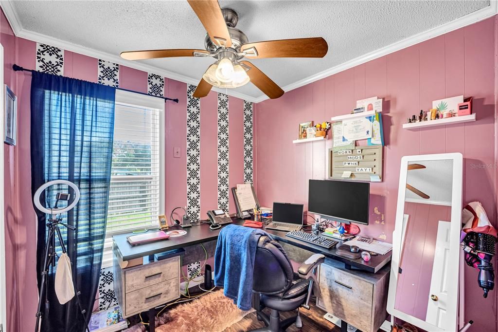 Activo con contrato: $294,900 (4 camas, 2 baños, 1715 Pies cuadrados)