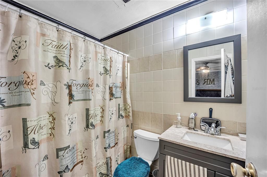 Activo con contrato: $294,900 (4 camas, 2 baños, 1715 Pies cuadrados)