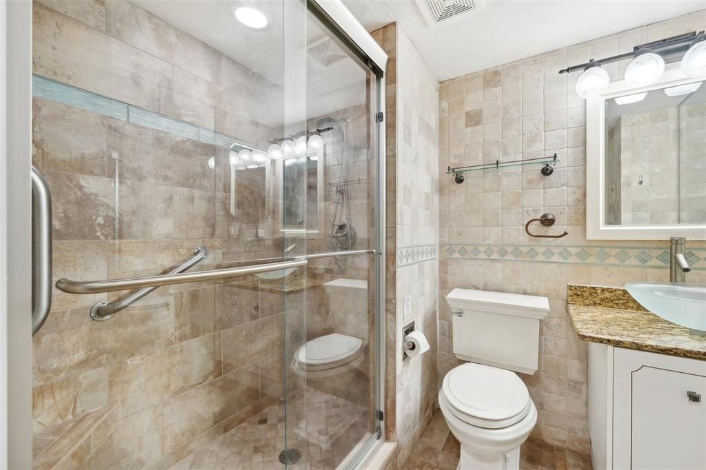 Activo con contrato: $475,000 (2 camas, 2 baños, 1372 Pies cuadrados)