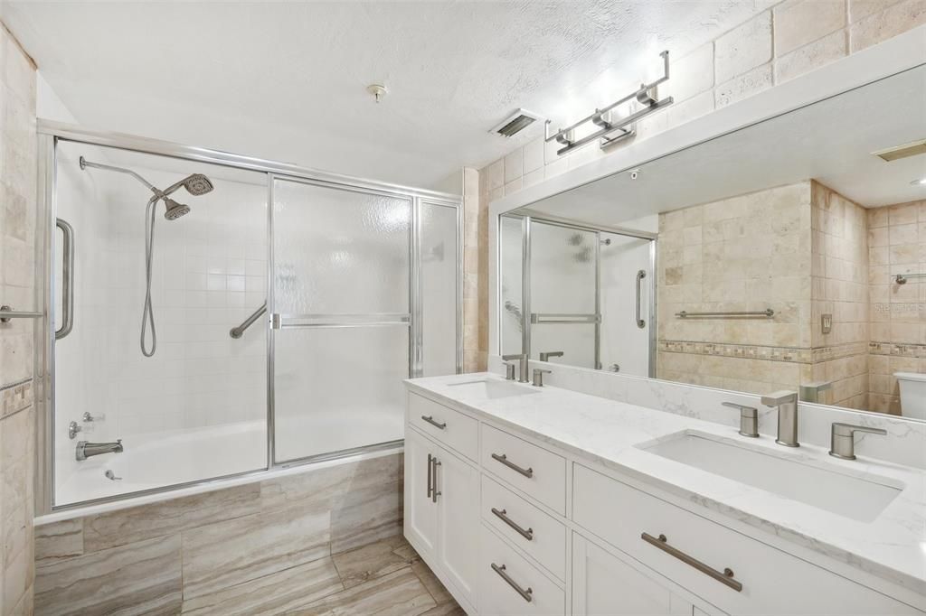 Activo con contrato: $475,000 (2 camas, 2 baños, 1372 Pies cuadrados)