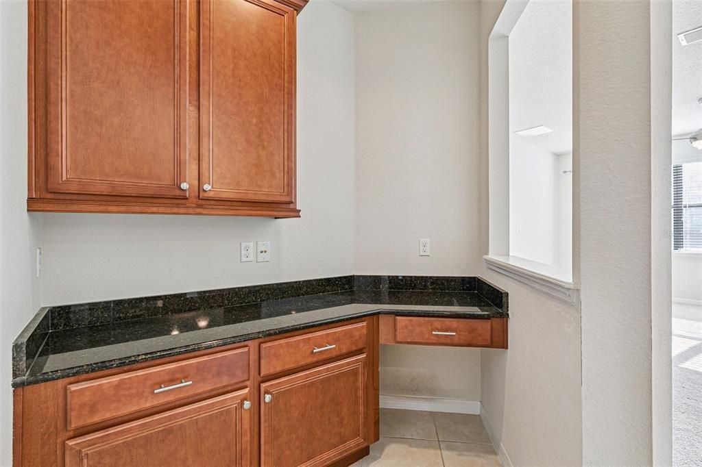 Activo con contrato: $550,000 (3 camas, 2 baños, 1910 Pies cuadrados)