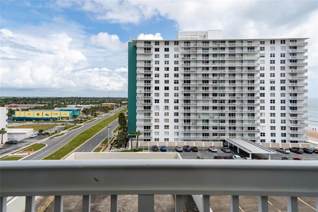 For Sale: $110,000 (1 beds, 1 baths, 682 Square Feet)