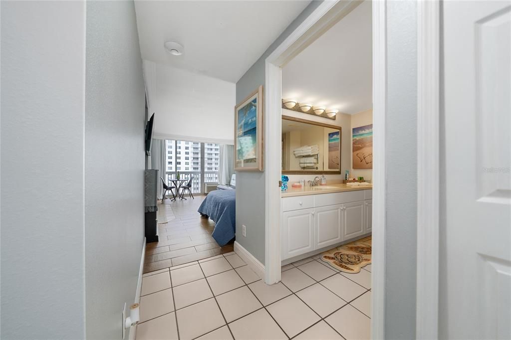 For Sale: $110,000 (1 beds, 1 baths, 682 Square Feet)