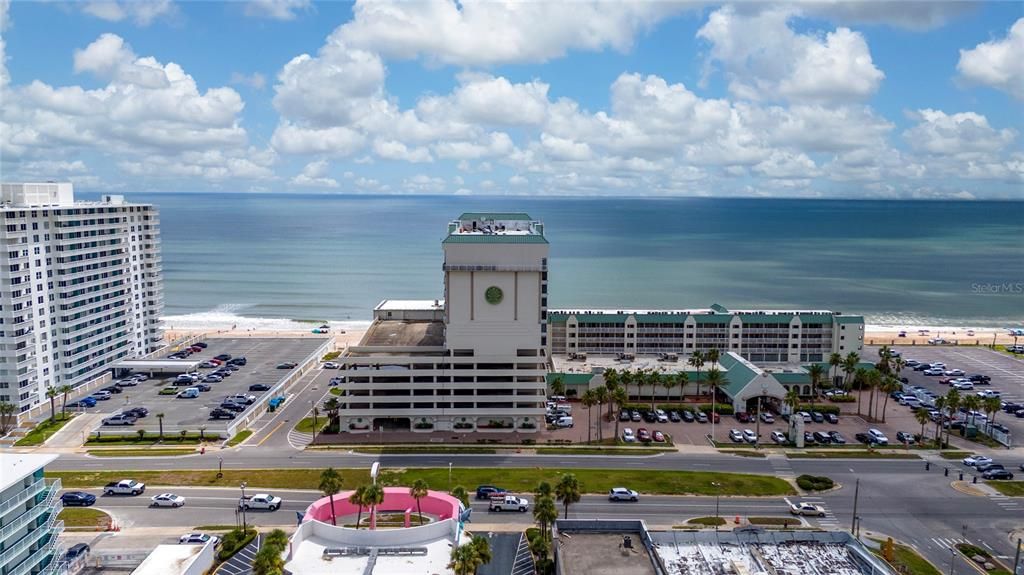 For Sale: $110,000 (1 beds, 1 baths, 682 Square Feet)