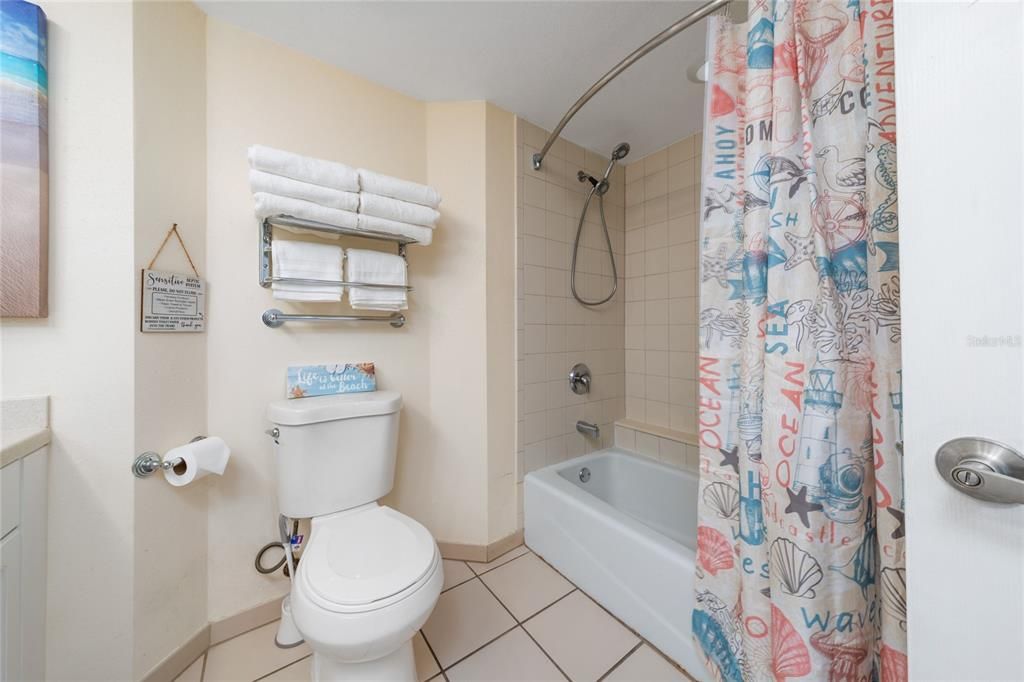 For Sale: $110,000 (1 beds, 1 baths, 682 Square Feet)