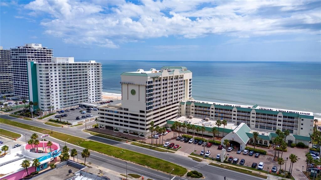 For Sale: $110,000 (1 beds, 1 baths, 682 Square Feet)