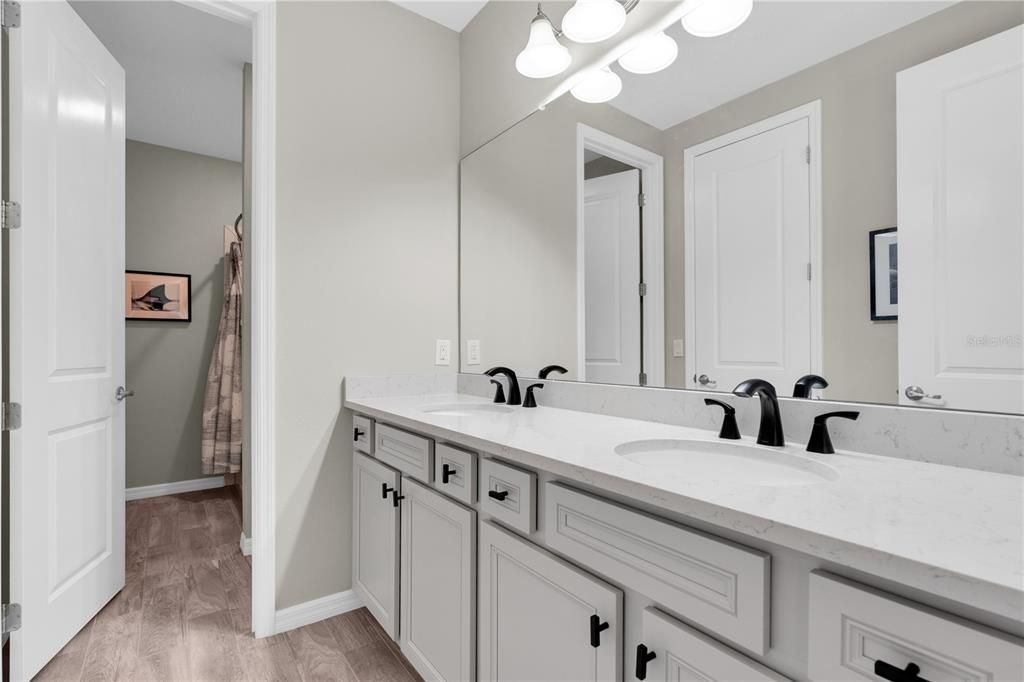 Activo con contrato: $789,900 (4 camas, 3 baños, 3320 Pies cuadrados)