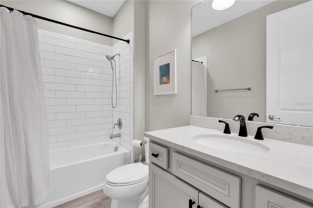 Activo con contrato: $789,900 (4 camas, 3 baños, 3320 Pies cuadrados)