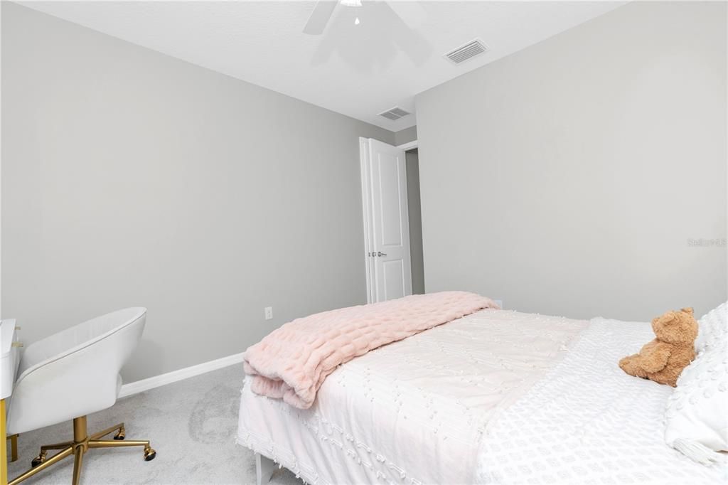 Activo con contrato: $789,900 (4 camas, 3 baños, 3320 Pies cuadrados)