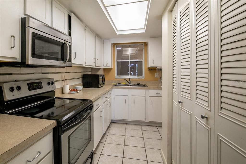 En Venta: $339,900 (3 camas, 3 baños, 1613 Pies cuadrados)