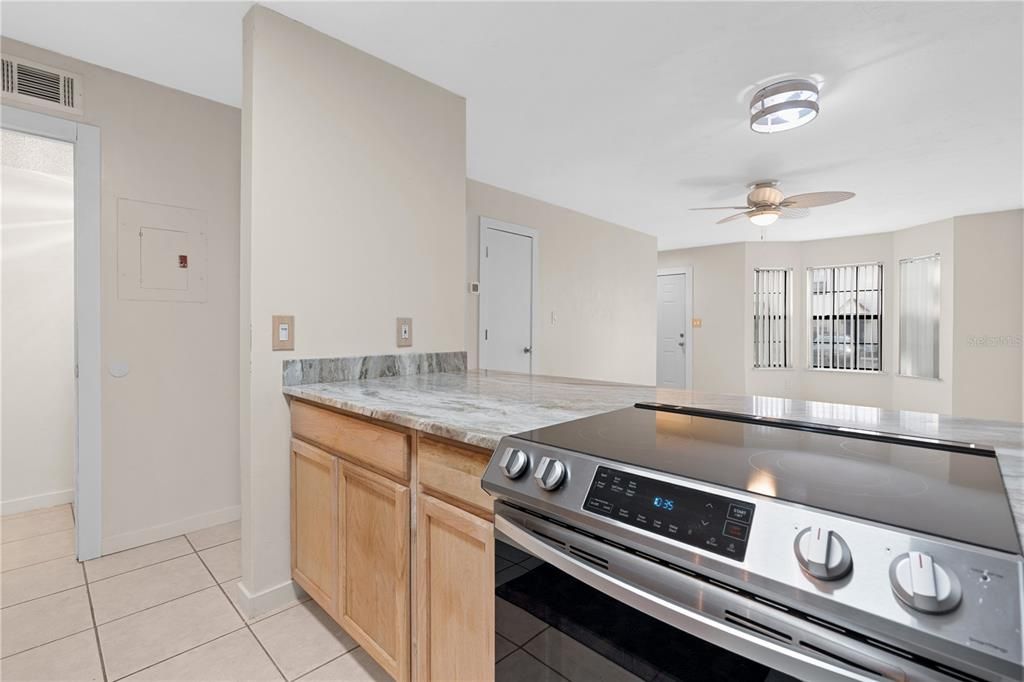 Под контрактом: $165,000 (2 спален, 1 ванн, 920 Квадратных фут)