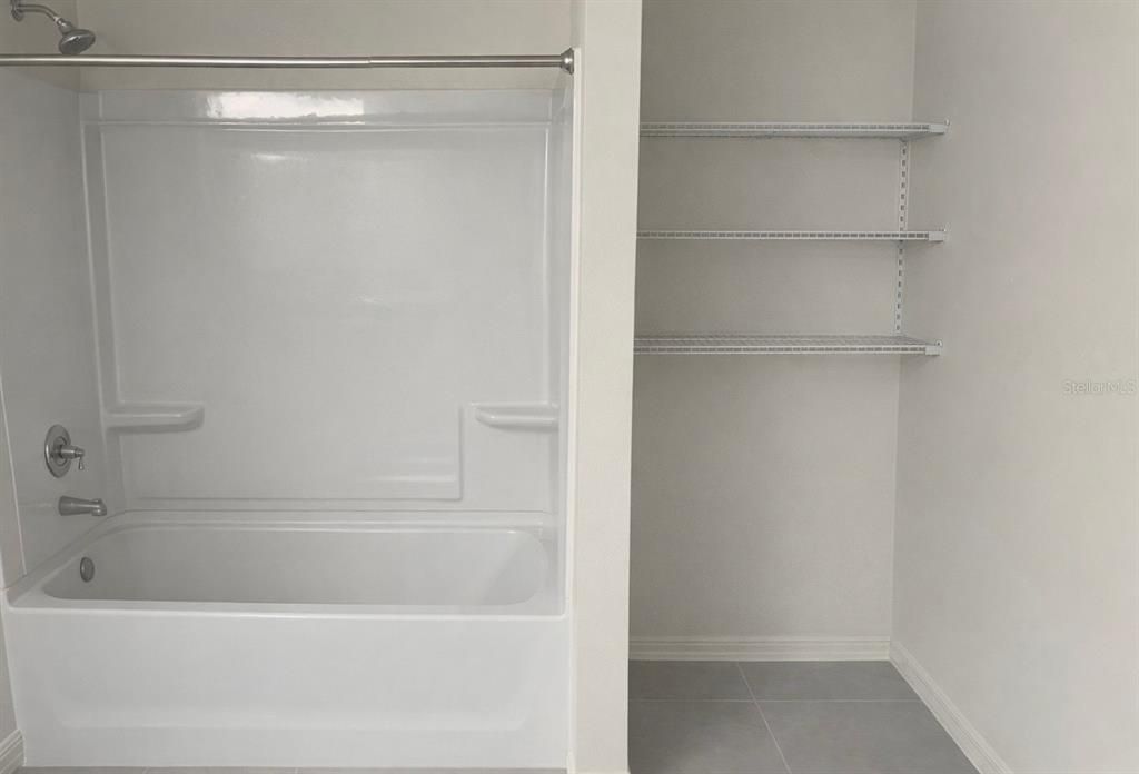 En Renta: $2,700 (4 camas, 2 baños, 2107 Pies cuadrados)