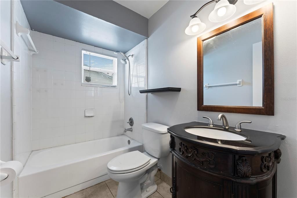 Activo con contrato: $275,000 (2 camas, 1 baños, 980 Pies cuadrados)