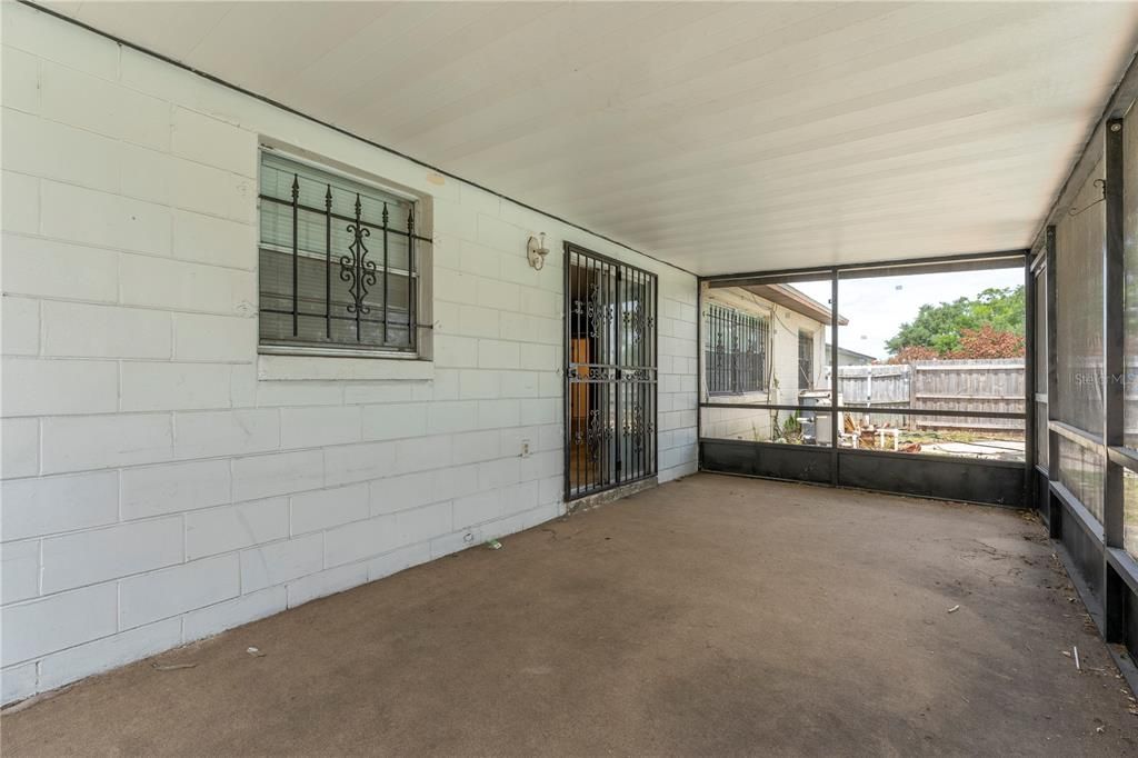 Activo con contrato: $275,000 (2 camas, 1 baños, 980 Pies cuadrados)