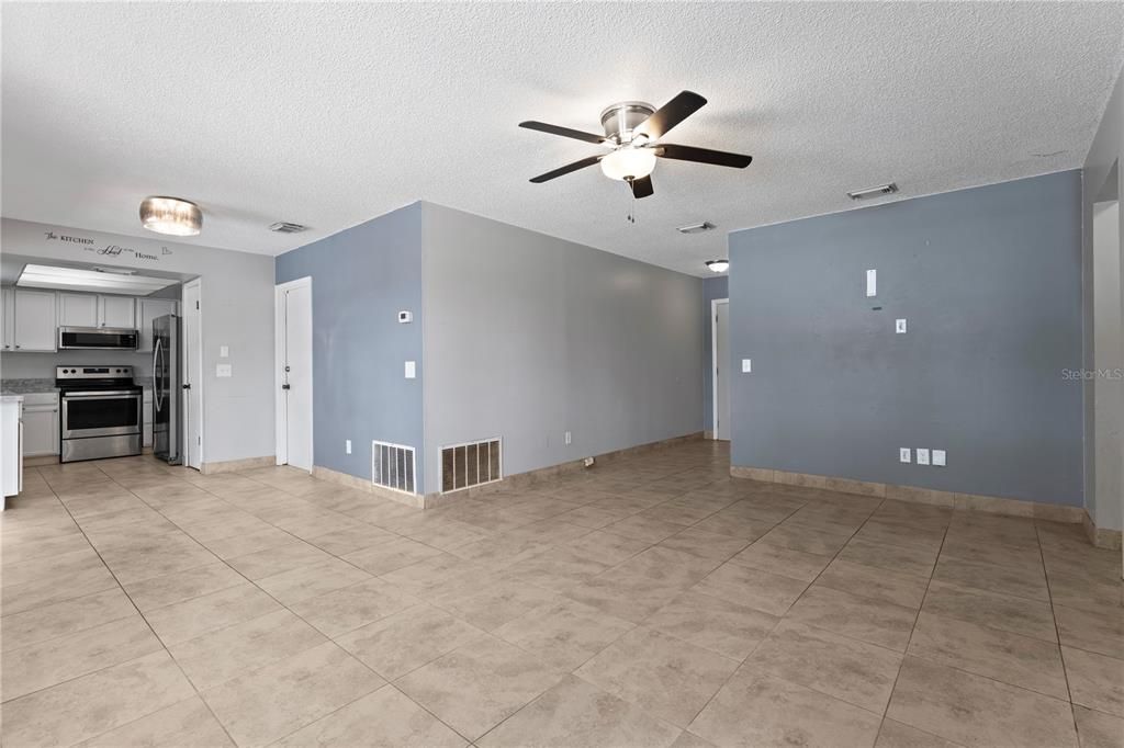 Activo con contrato: $275,000 (2 camas, 1 baños, 980 Pies cuadrados)
