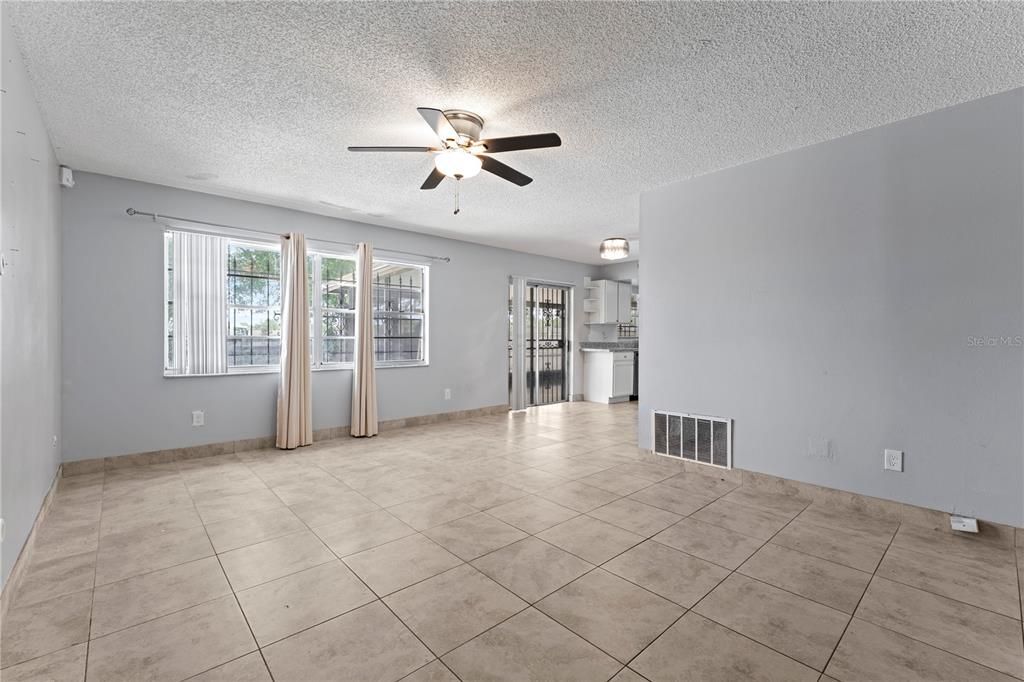 Activo con contrato: $275,000 (2 camas, 1 baños, 980 Pies cuadrados)