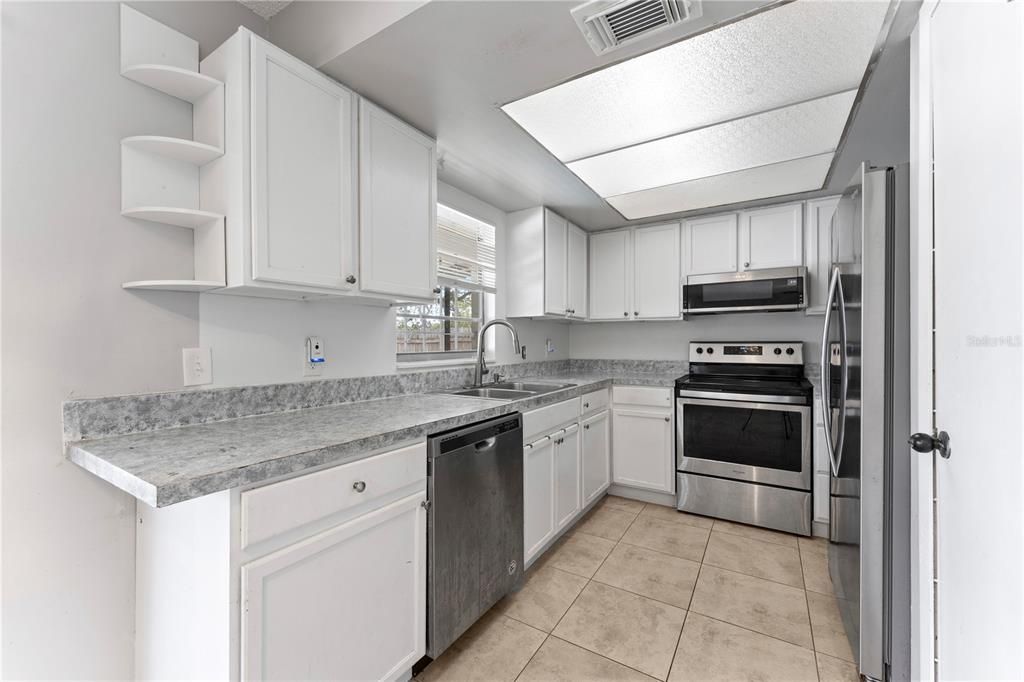 Activo con contrato: $275,000 (2 camas, 1 baños, 980 Pies cuadrados)