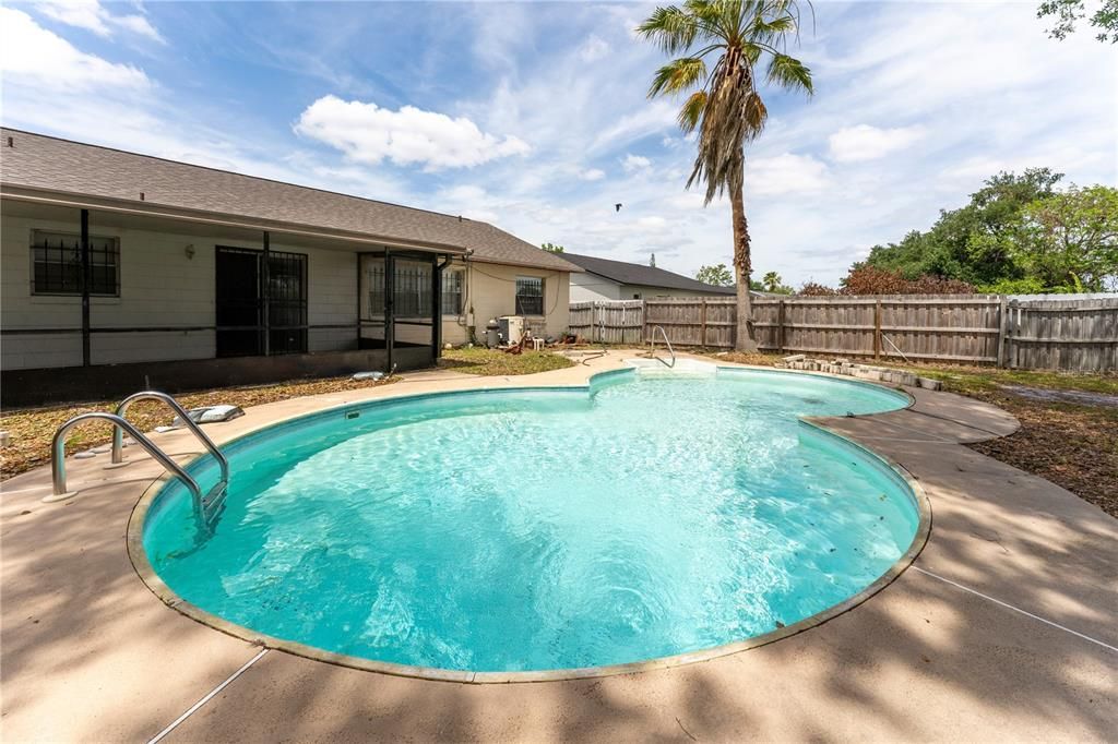 Activo con contrato: $275,000 (2 camas, 1 baños, 980 Pies cuadrados)