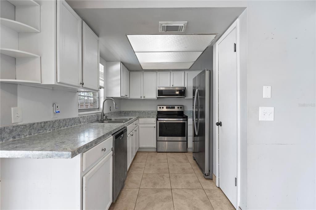 Activo con contrato: $275,000 (2 camas, 1 baños, 980 Pies cuadrados)