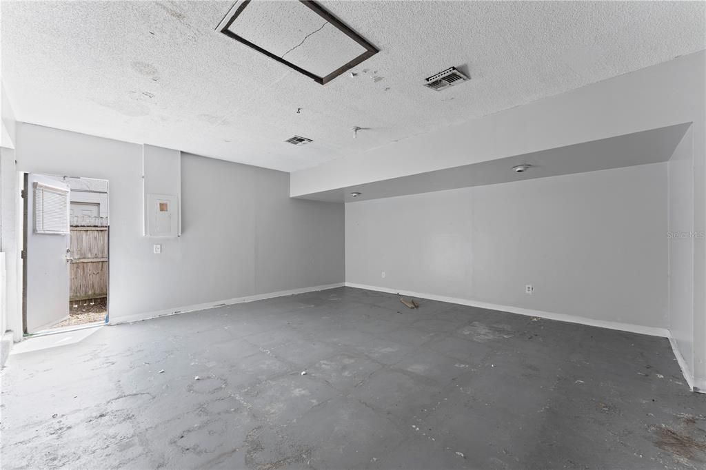 Activo con contrato: $275,000 (2 camas, 1 baños, 980 Pies cuadrados)