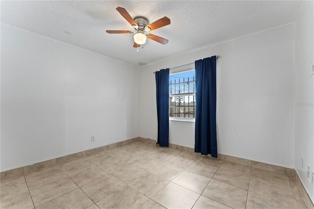 Activo con contrato: $275,000 (2 camas, 1 baños, 980 Pies cuadrados)