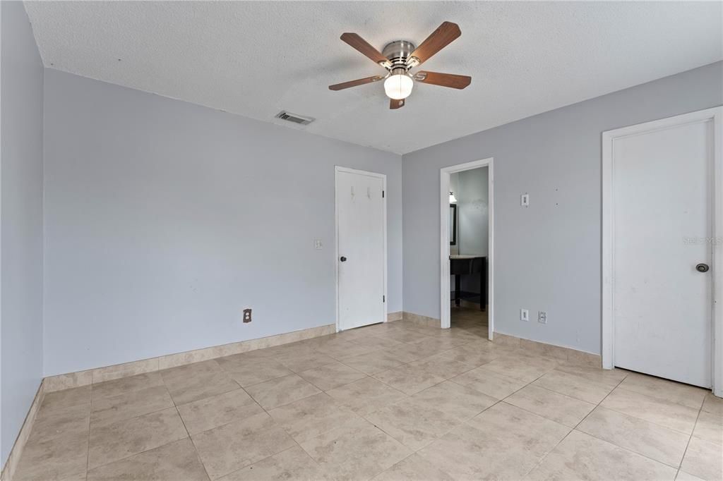 Activo con contrato: $275,000 (2 camas, 1 baños, 980 Pies cuadrados)