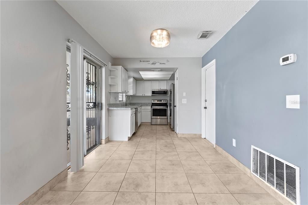 Activo con contrato: $275,000 (2 camas, 1 baños, 980 Pies cuadrados)