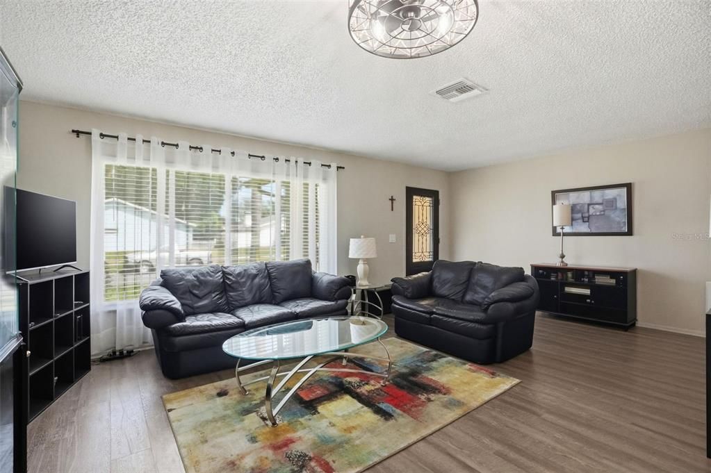 Activo con contrato: $434,000 (2 camas, 2 baños, 1574 Pies cuadrados)
