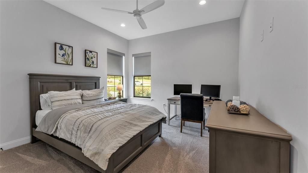 Activo con contrato: $1,275,000 (4 camas, 3 baños, 3186 Pies cuadrados)