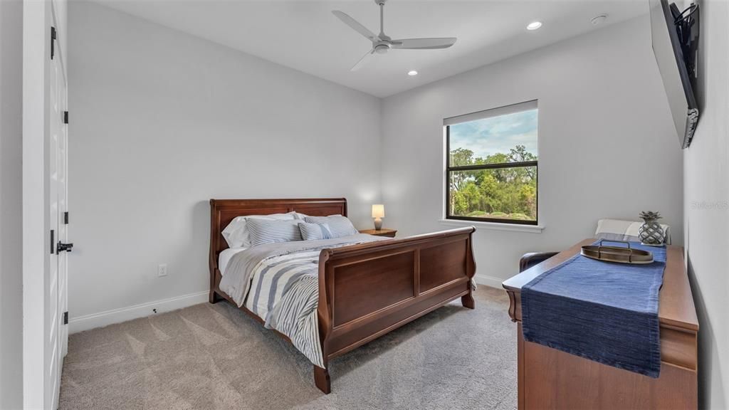 Activo con contrato: $1,275,000 (4 camas, 3 baños, 3186 Pies cuadrados)
