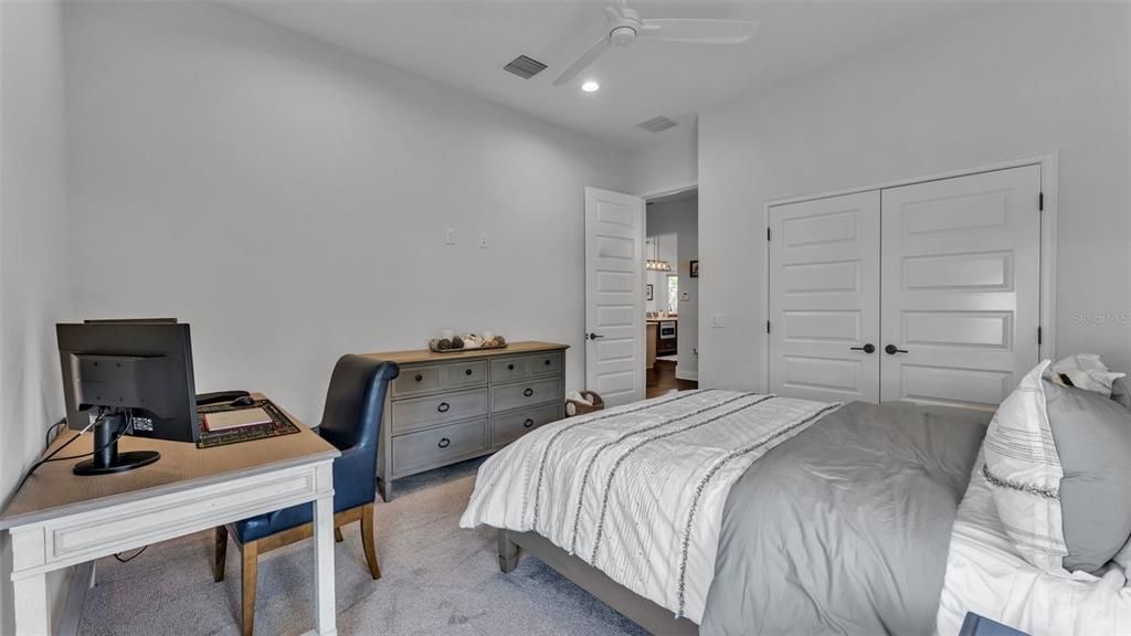 Activo con contrato: $1,275,000 (4 camas, 3 baños, 3186 Pies cuadrados)