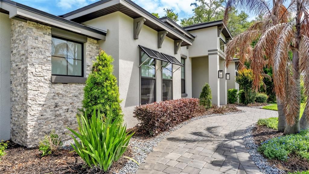 Activo con contrato: $1,275,000 (4 camas, 3 baños, 3186 Pies cuadrados)