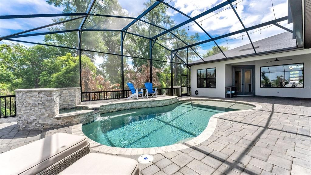 Activo con contrato: $1,275,000 (4 camas, 3 baños, 3186 Pies cuadrados)