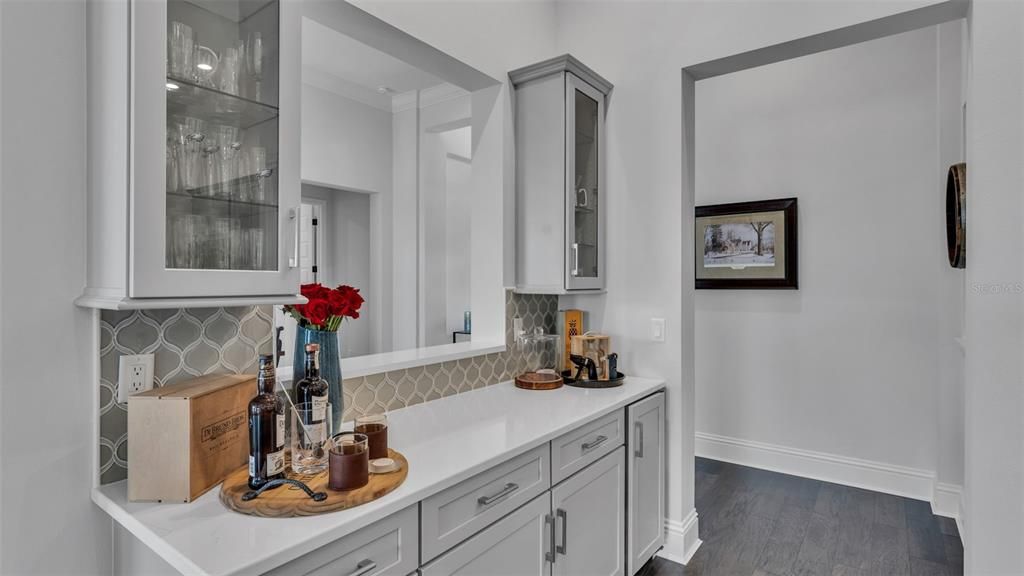 Activo con contrato: $1,275,000 (4 camas, 3 baños, 3186 Pies cuadrados)