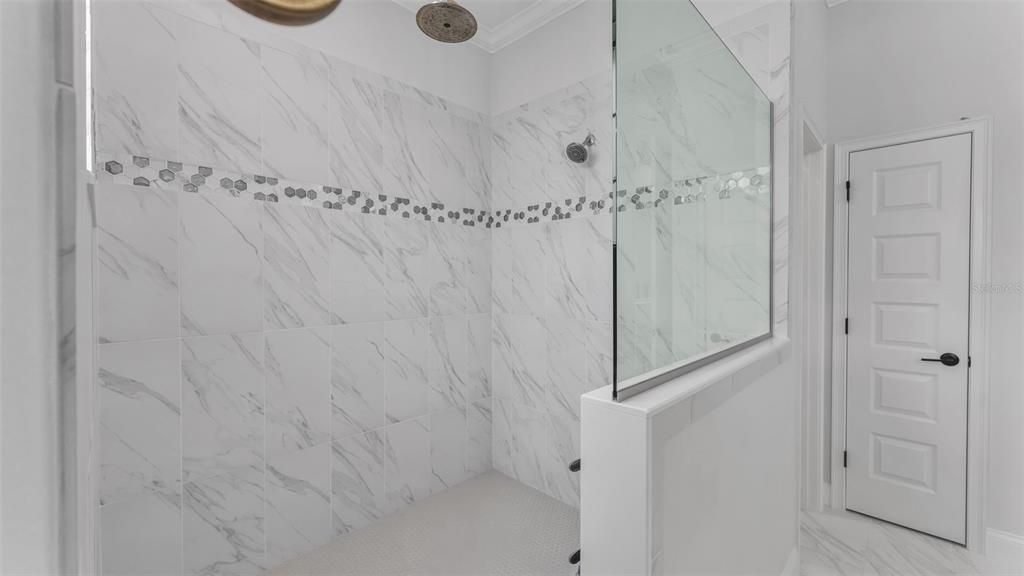 Activo con contrato: $1,275,000 (4 camas, 3 baños, 3186 Pies cuadrados)