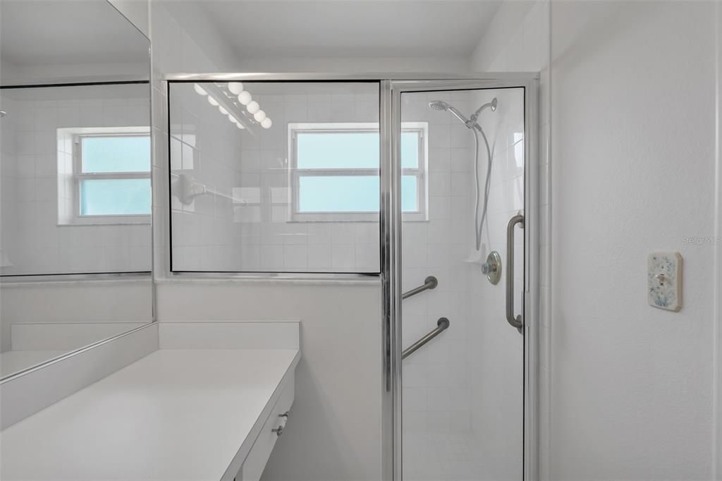На продажу: $289,900 (2 спален, 2 ванн, 1327 Квадратных фут)