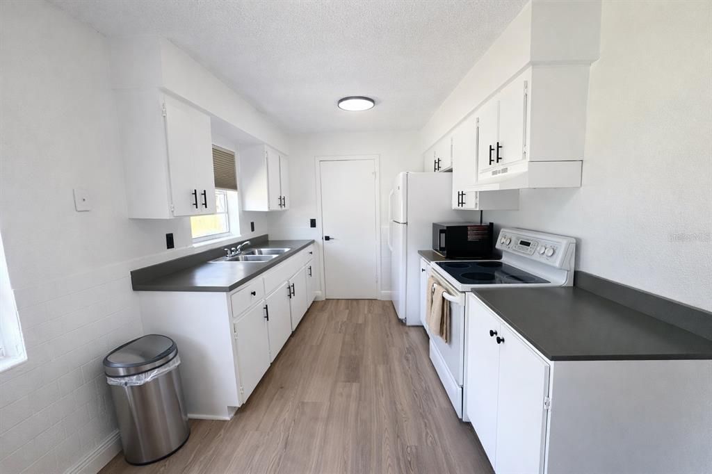 На продажу: $162,500 (3 спален, 1 ванн, 1011 Квадратных фут)