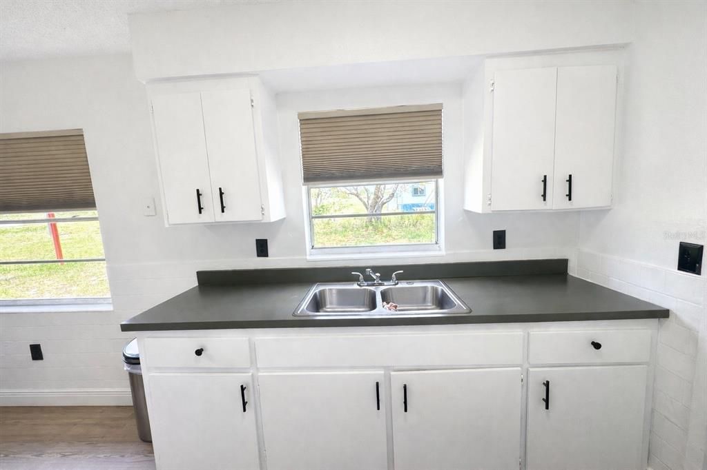 На продажу: $162,500 (3 спален, 1 ванн, 1011 Квадратных фут)