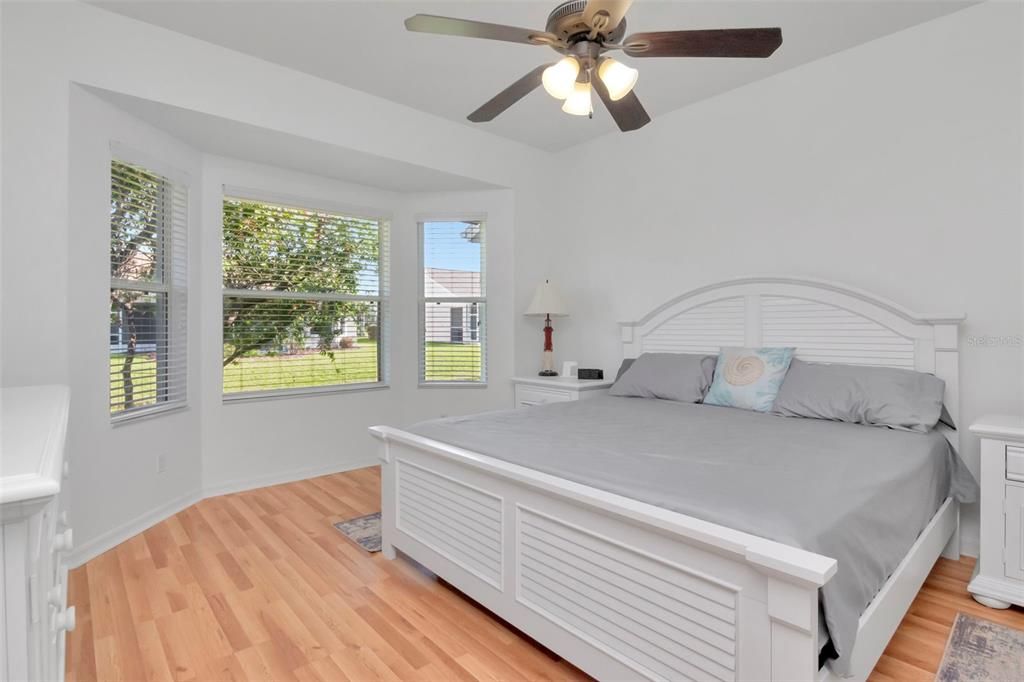 For Sale: $279,500 (2 beds, 2 baths, 1332 Square Feet)