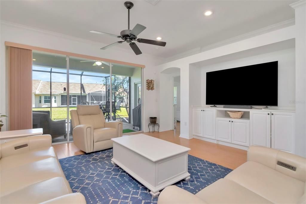 For Sale: $279,500 (2 beds, 2 baths, 1332 Square Feet)