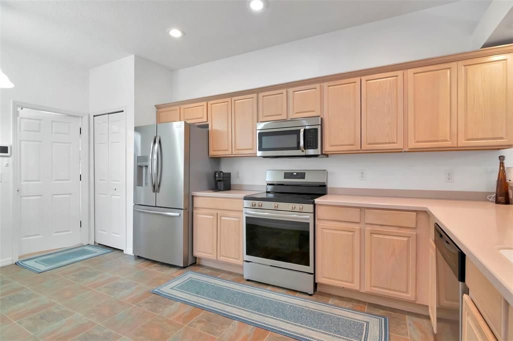 For Sale: $279,500 (2 beds, 2 baths, 1332 Square Feet)
