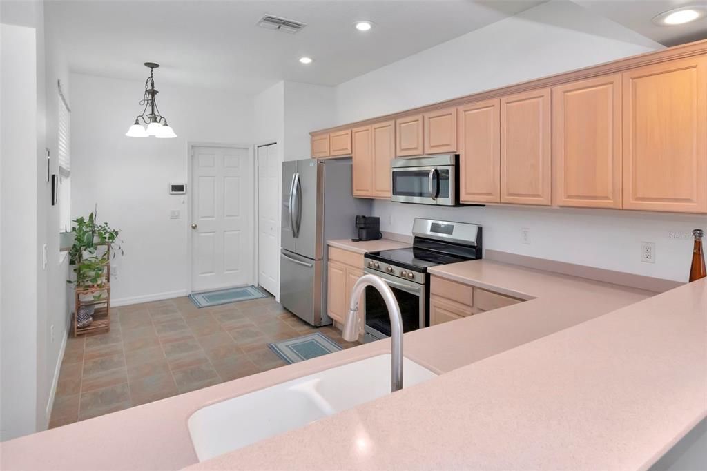 For Sale: $279,500 (2 beds, 2 baths, 1332 Square Feet)