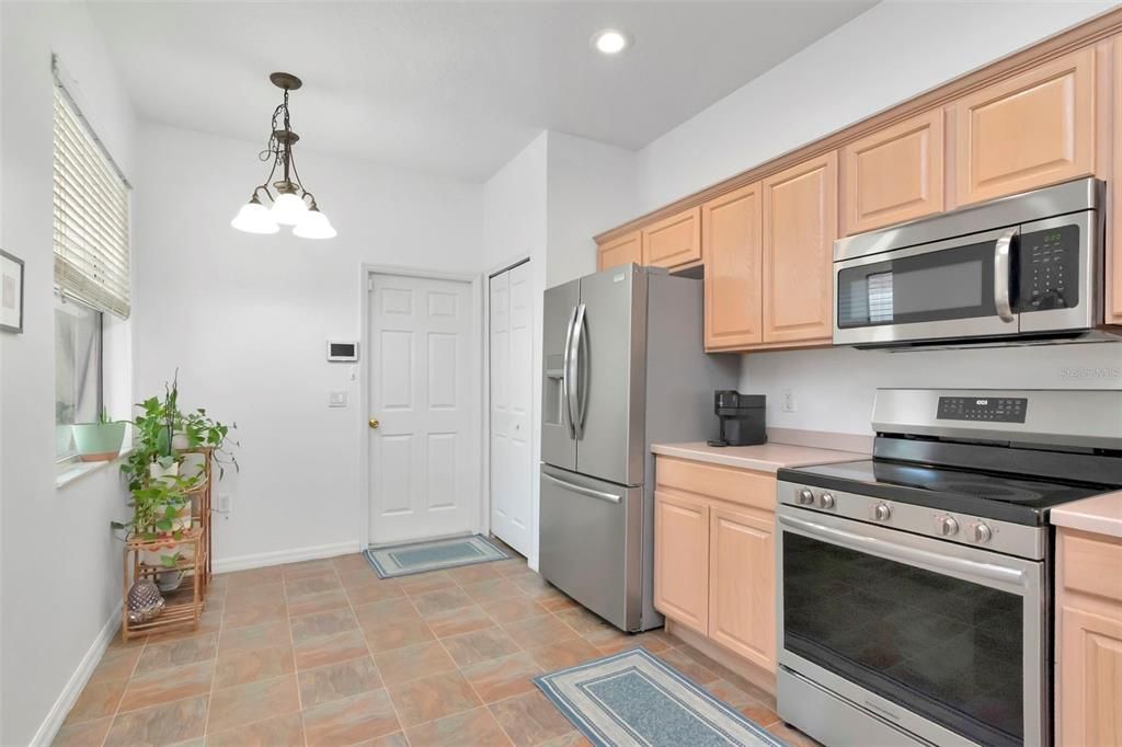 For Sale: $279,500 (2 beds, 2 baths, 1332 Square Feet)