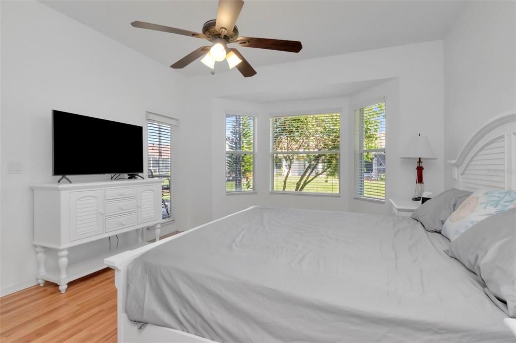 For Sale: $279,500 (2 beds, 2 baths, 1332 Square Feet)